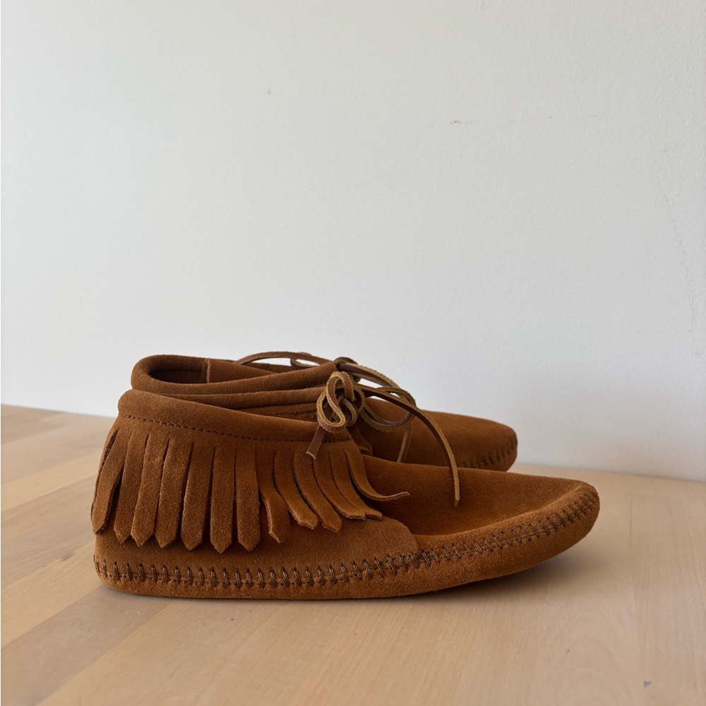 Women’s Minnetonka Brown Fringe Moccasins Size 7.5